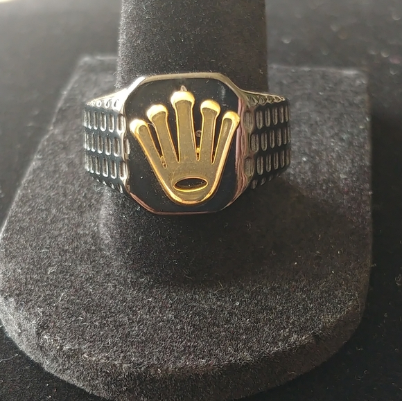 Gold and Black Crown Ring - Picture 1 of 6